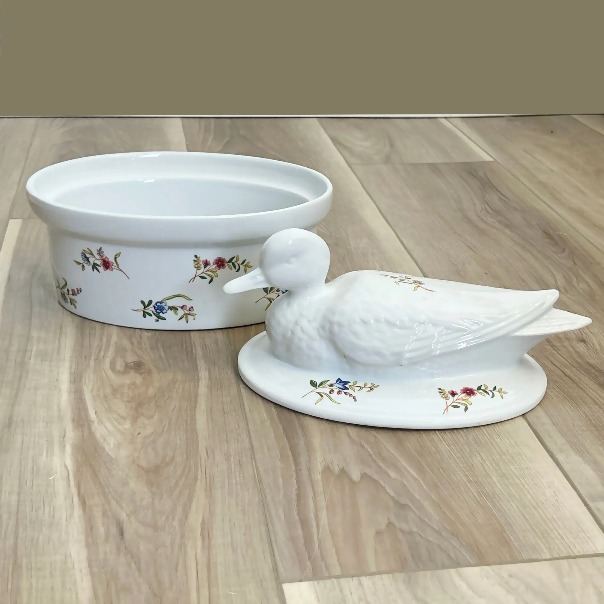 BIA Cordon Bleu Porcelain Duck Covered Casserole, Versailles Wildflowers