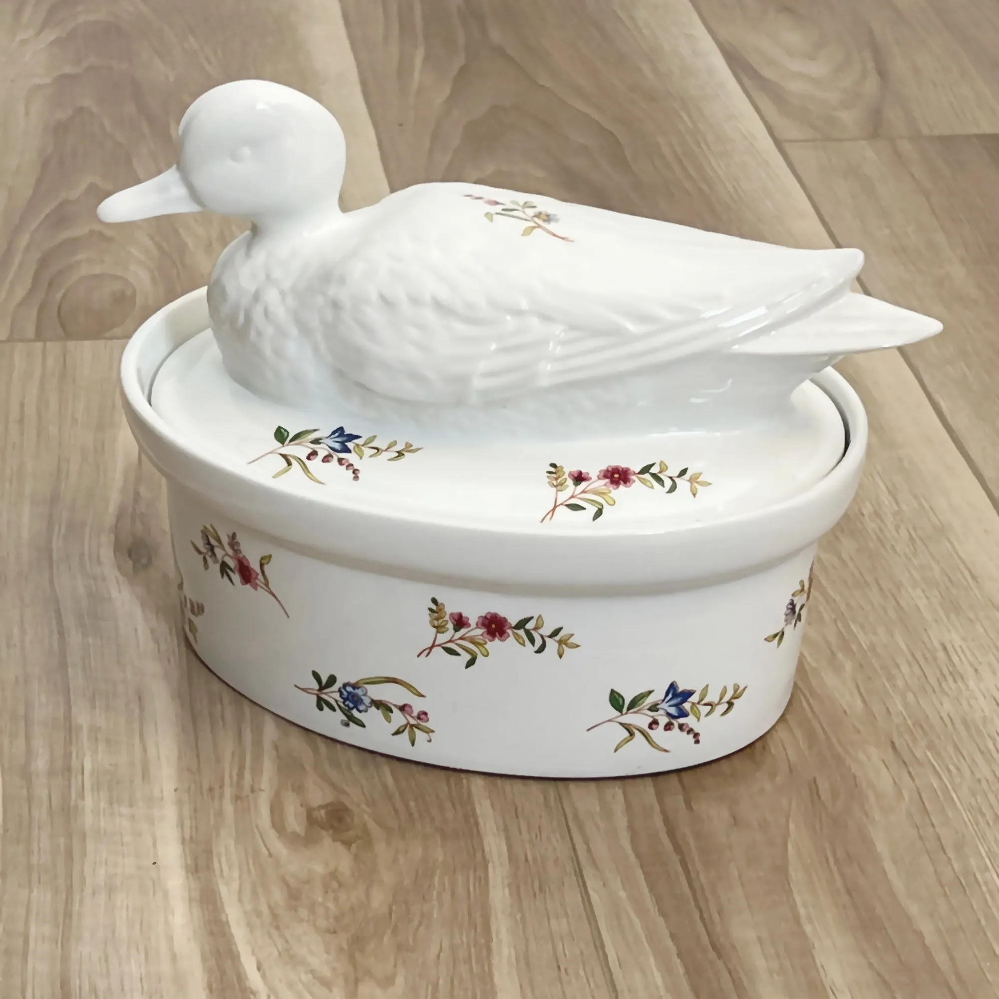 BIA Cordon Bleu Porcelain Duck Covered Casserole, Versailles Wildflowers