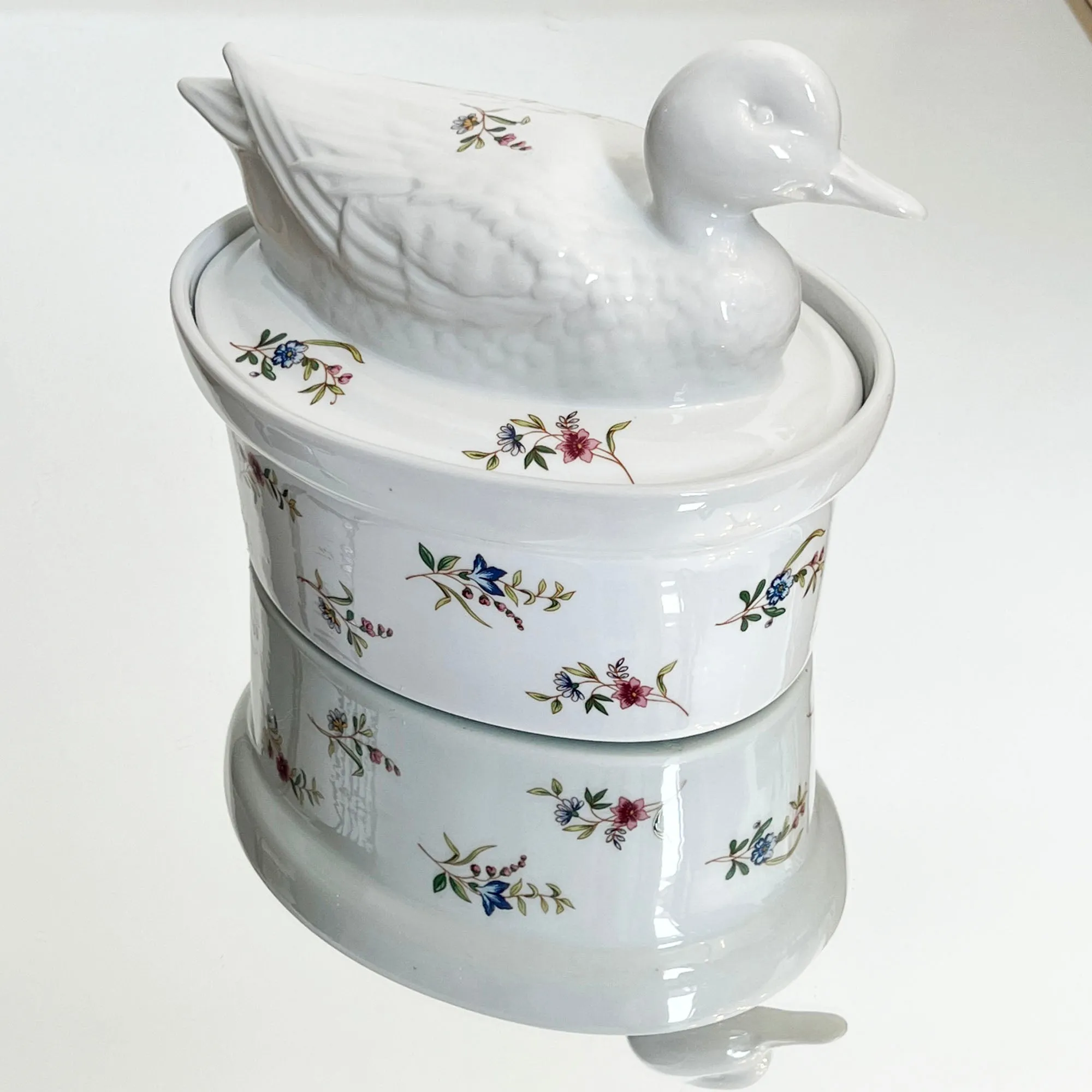 BIA Cordon Bleu Porcelain Duck Covered Casserole, Versailles Wildflowers