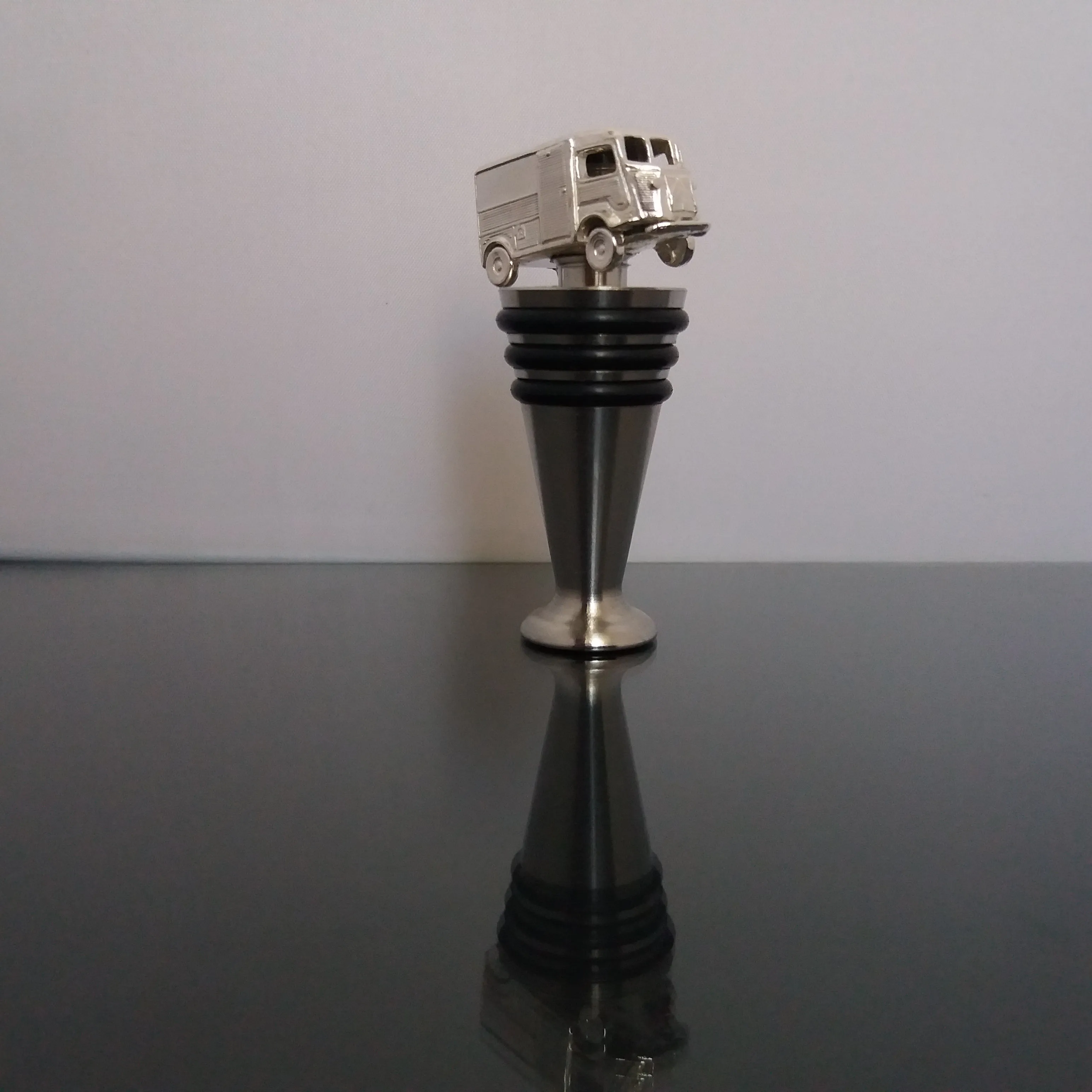Car bottle stopper