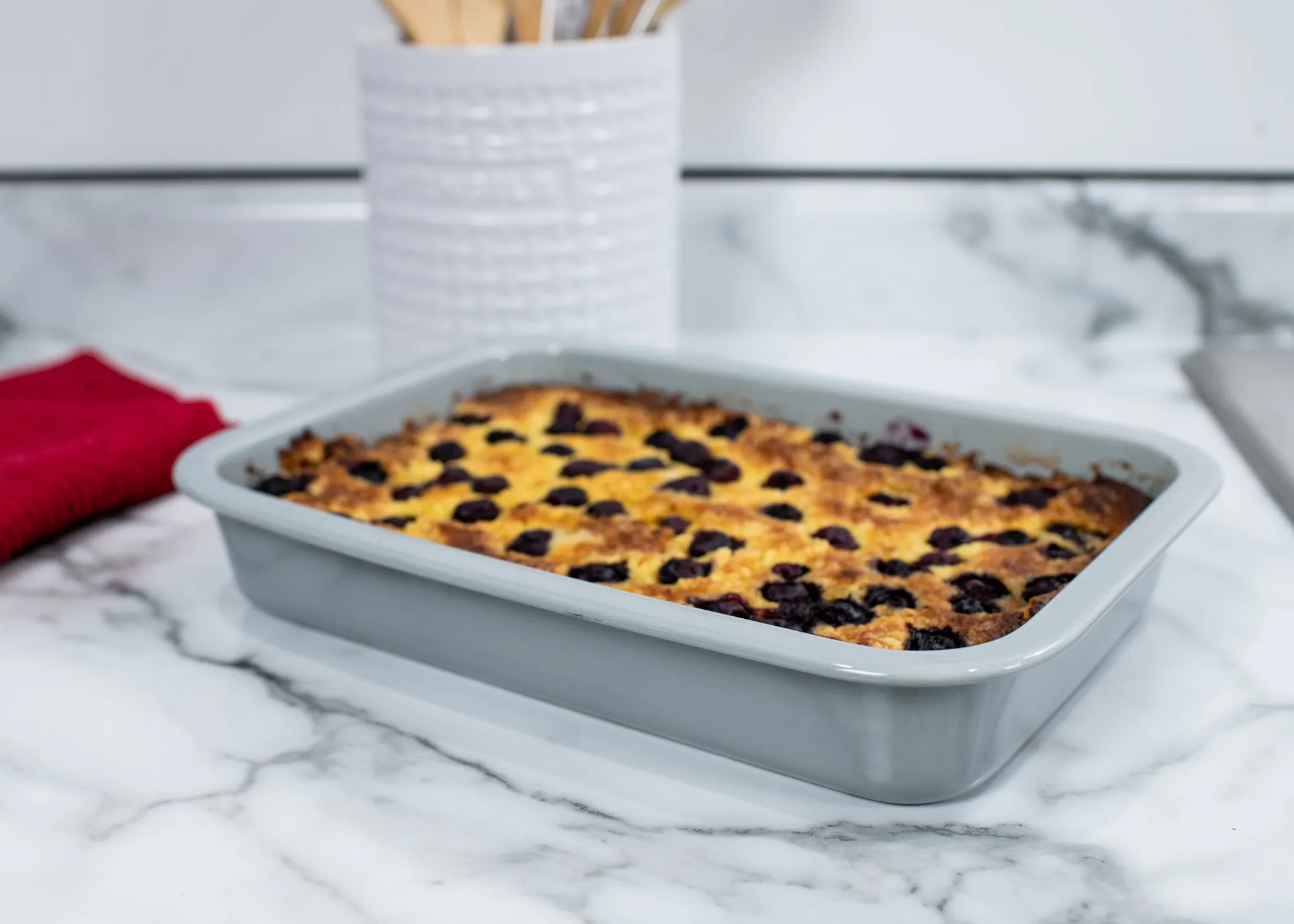 Elanze Designs Grey 12.9 x 9.3 Porcelain Baking Dish With Stainless Steel Rack
