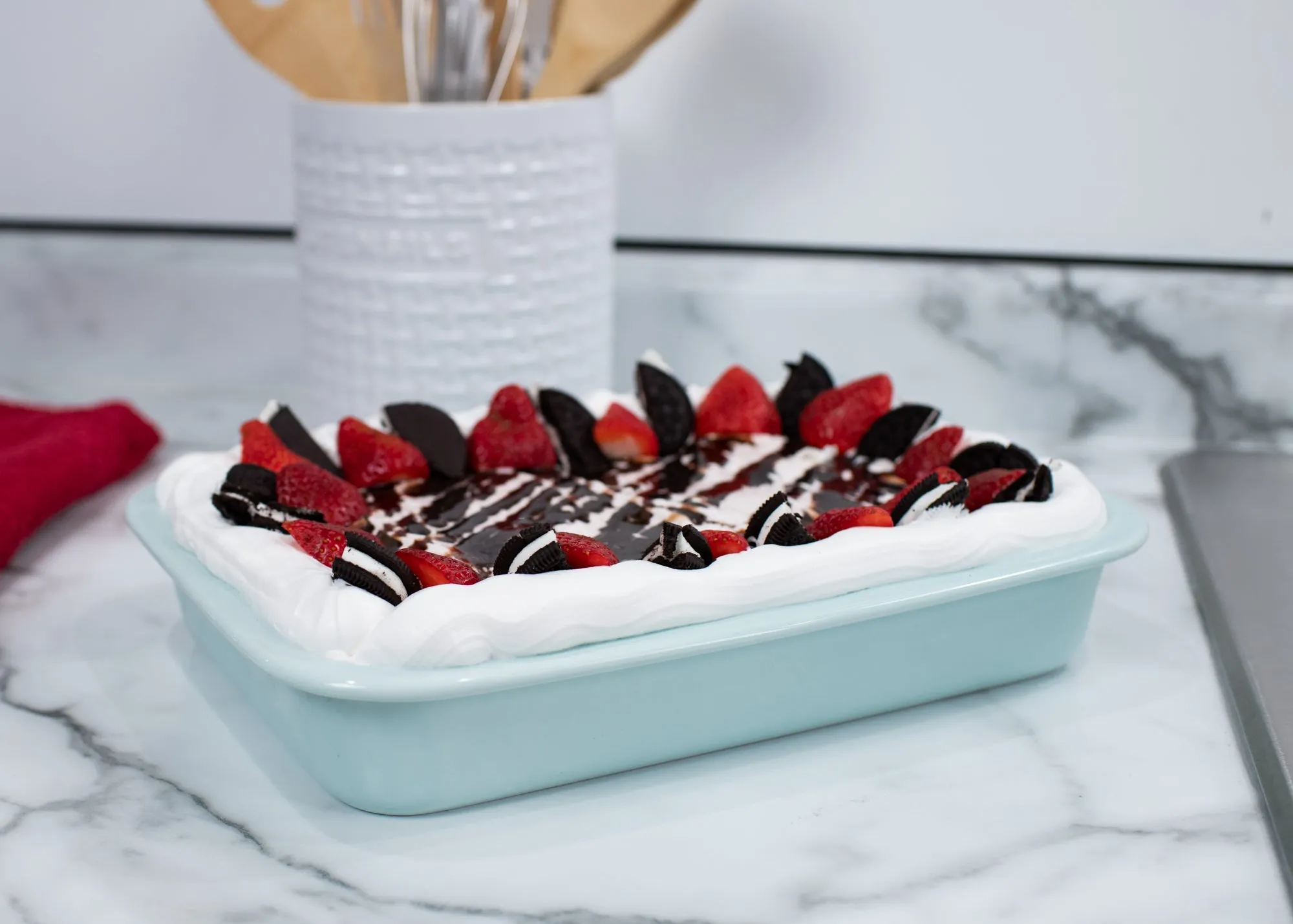 Elanze Designs Ice Blue 12.9 x 9.3 Porcelain Baking Dish With Stainless Steel Rack