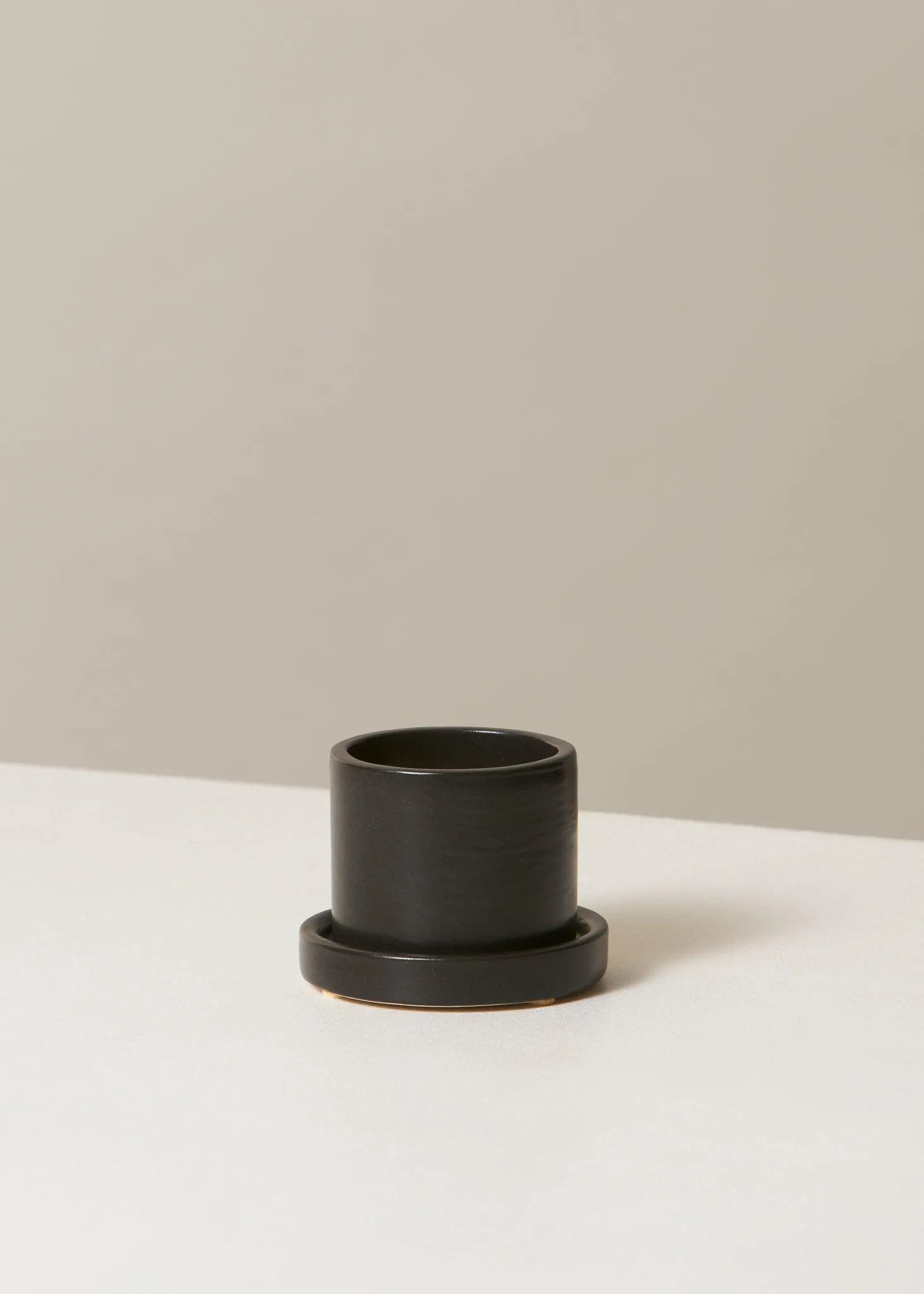 Mini Hyde Planter with Saucer - Black