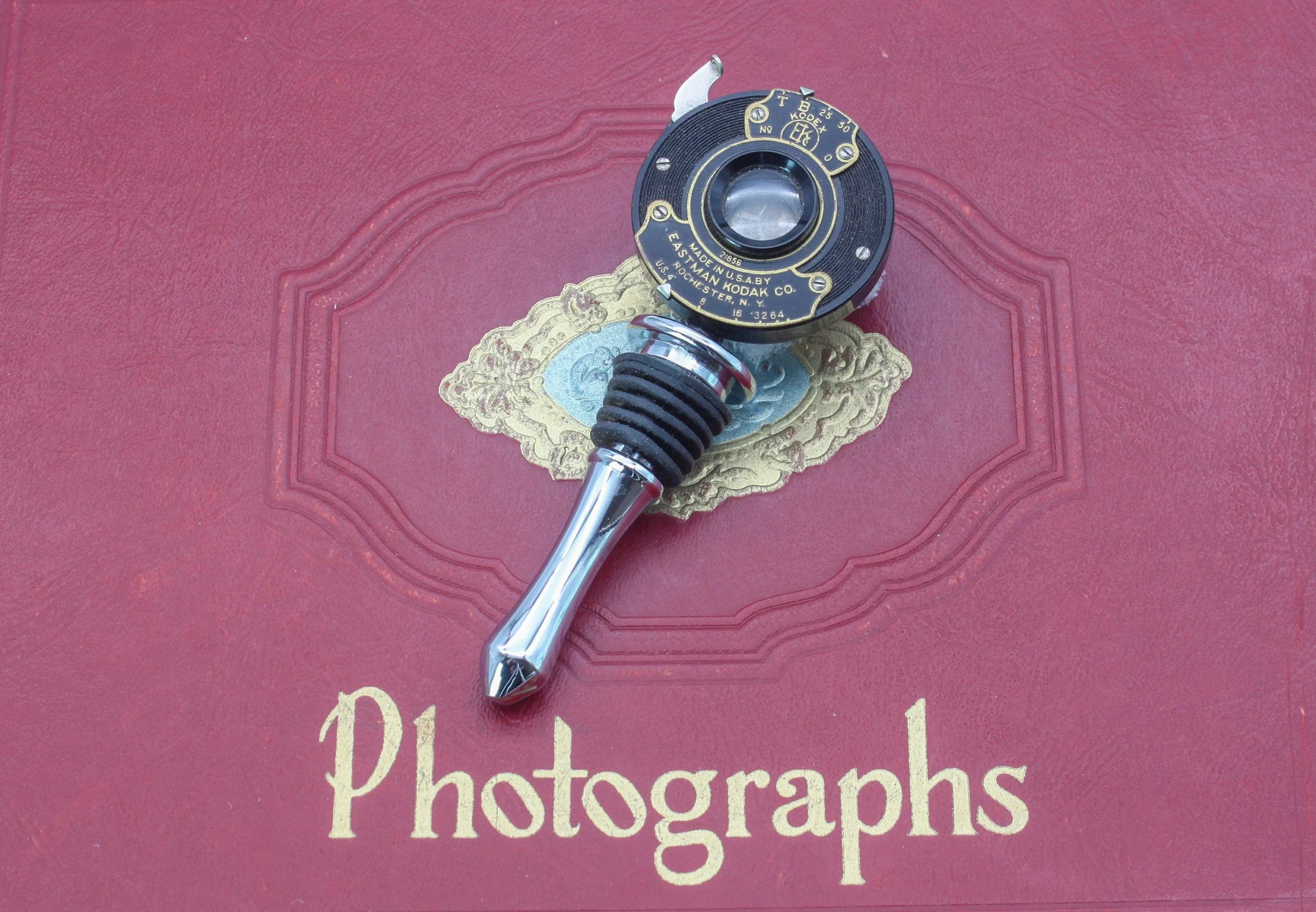 Steampunk Bottle Stopper with Vintage Camera Lens, Wine Accessory, Champagne Wine Stopper, Hostess Gift, Cyberpunk Art, Bar Accessory