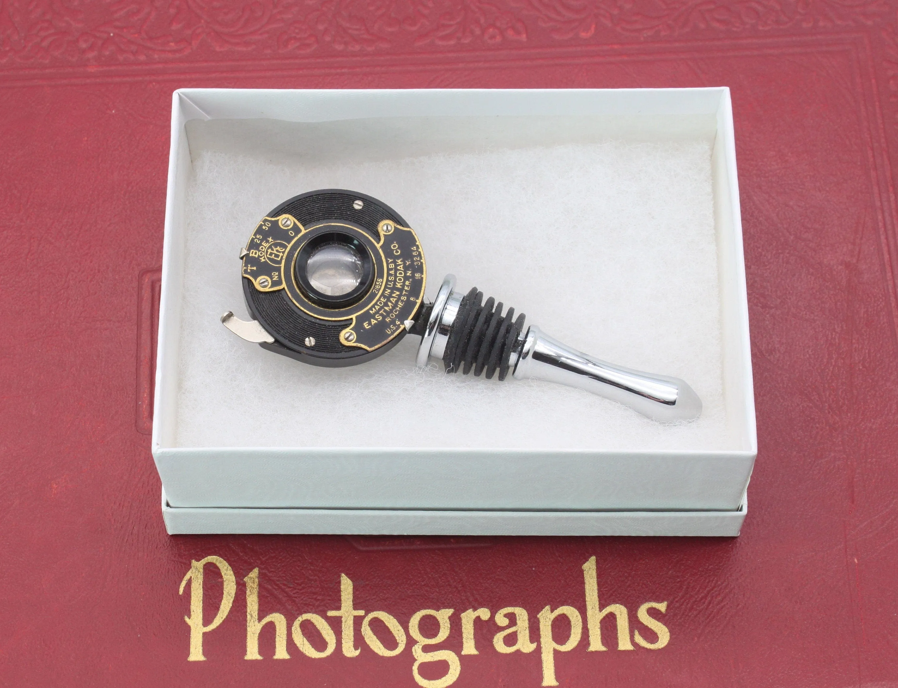 Steampunk Bottle Stopper with Vintage Camera Lens, Wine Accessory, Champagne Wine Stopper, Hostess Gift, Cyberpunk Art, Bar Accessory