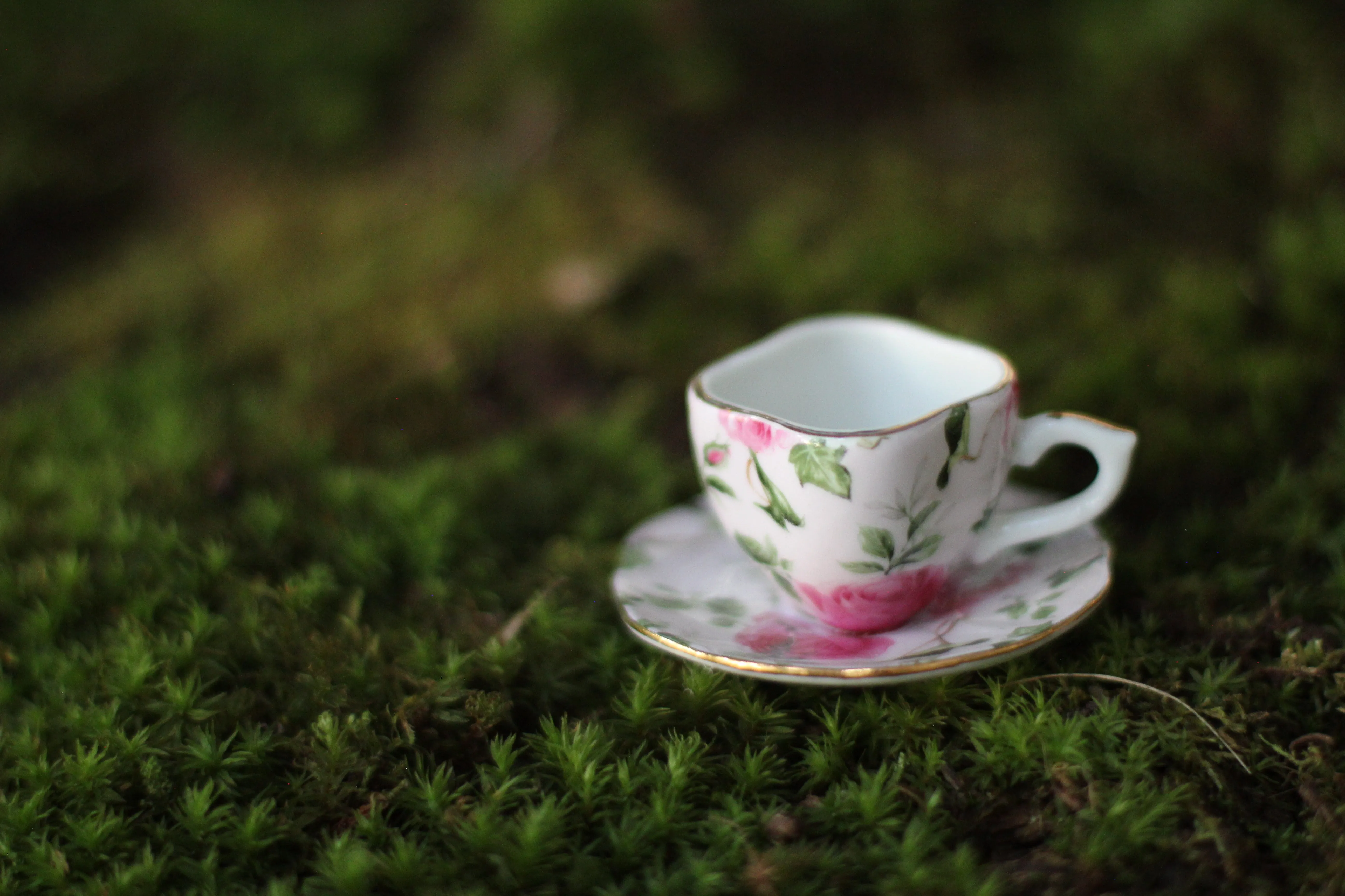 Vintage Miniature Floral Doll House Tea Cup Set